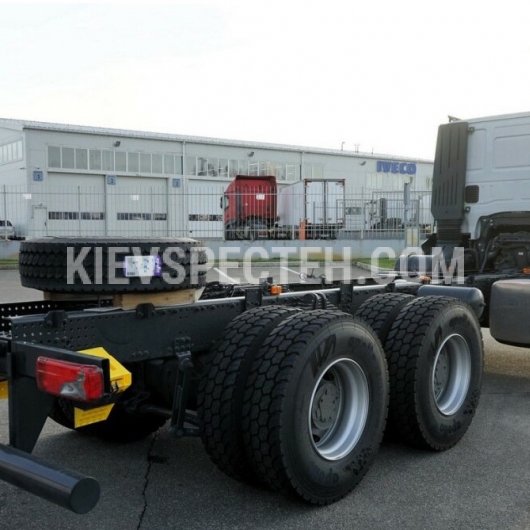 Машина дорожня комбінована МДК-14 на базі шасі IVECO AD380T43H 6х4