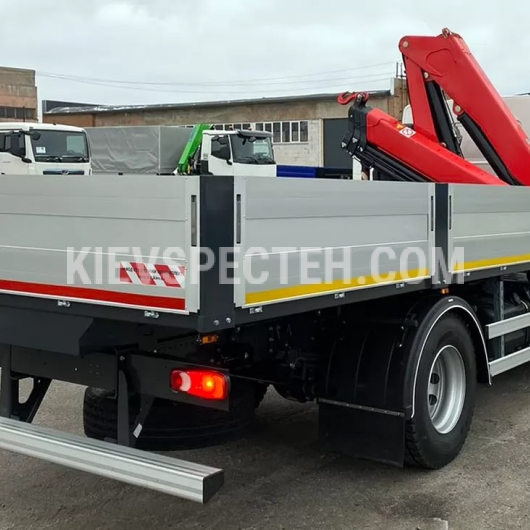 Бортовой автомобиль на базе RENAULT TRUCKS D18 из КМУ Fassi F135A.0.23