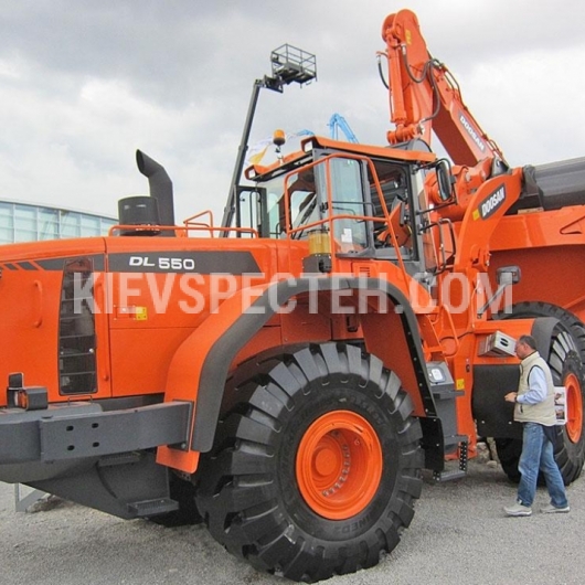Фронтальний навантажувач Doosan DL550