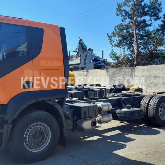 Бортовой автомобиль IVECO STRALIS AT 260S42