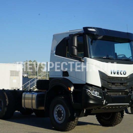 Машина дорожня комбінована МДК-10 на базі IVECO T-WAY AT380T48W H 6х6