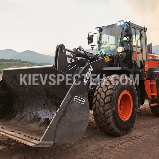Фронтальний навантажувач Develon DL250A