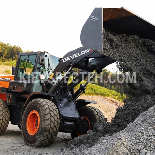 Фронтальний навантажувач Develon DL250A