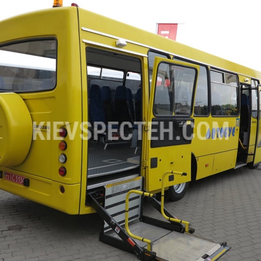 Спеціалізований шкільний автобус ISUZU D093S4 для школярів з обмеженою здатністю до пересування