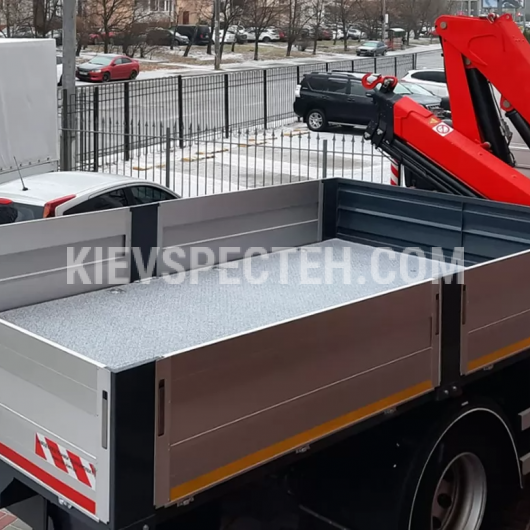 Бортовой автомобиль на базе RENAULT TRUCKS D18 из КМУ Fassi F135A.0.23
