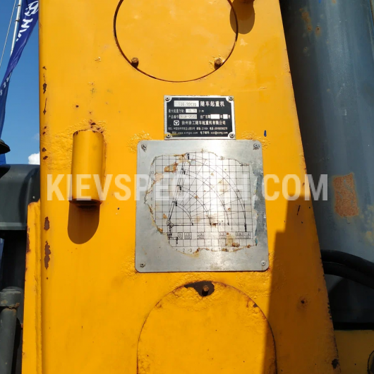 Компактна вантажівка з КМУ: KDM-15000S5P3B5CMZ5.0-01А (4х2) 