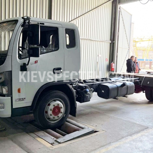 Молоковоз 5куб. на базі DONGFENG 4х2
