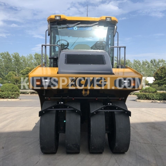 Пневмоколісний каток XCMG XP203