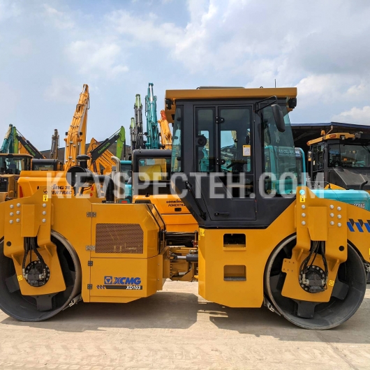 Двовальцевий дорожній каток XCMG XD103